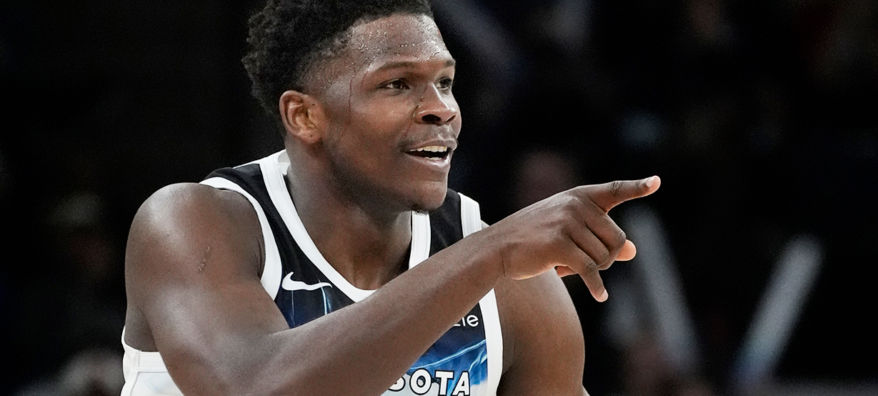 Anthony Edwards sai pelas ruas de Los Angeles para comemorar vitória sobre o Lakers