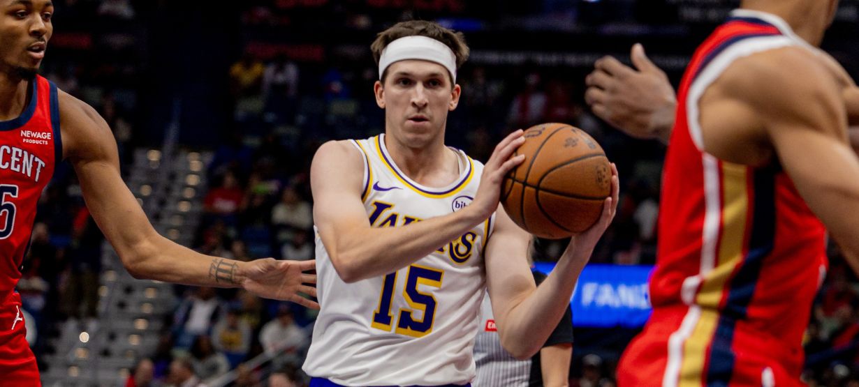 Austin Reaves lidera vitória do Lakers na Copa da NBA em noite atípica de Doncic