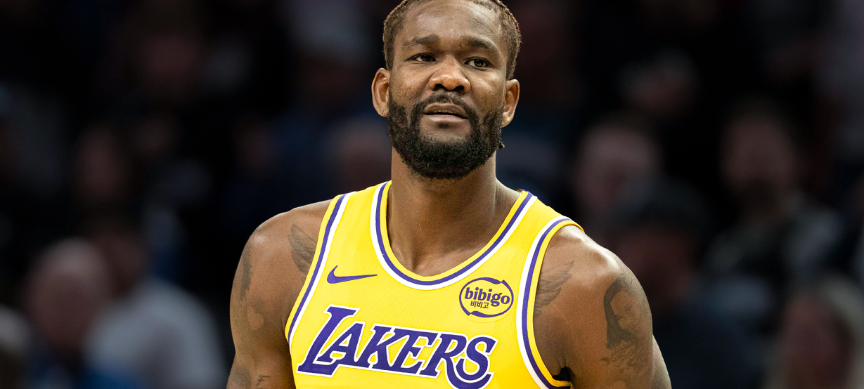 Deandre Ayton admite que Lakers entrou de salto alto contra o Hawks