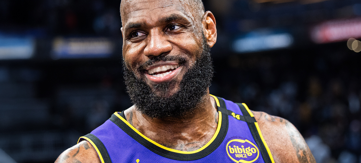 Lakers revela previsão de quando LeBron James deve voltar a jogar