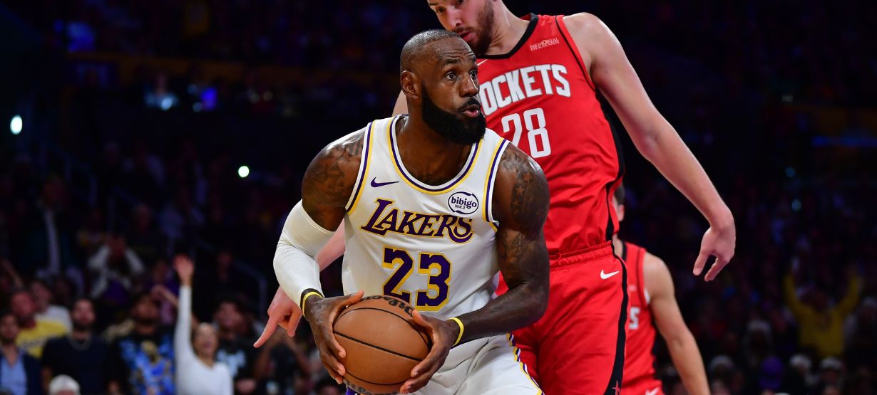 Lakers leva novo atropelo e enfurece até a própria torcida em pleno Natal