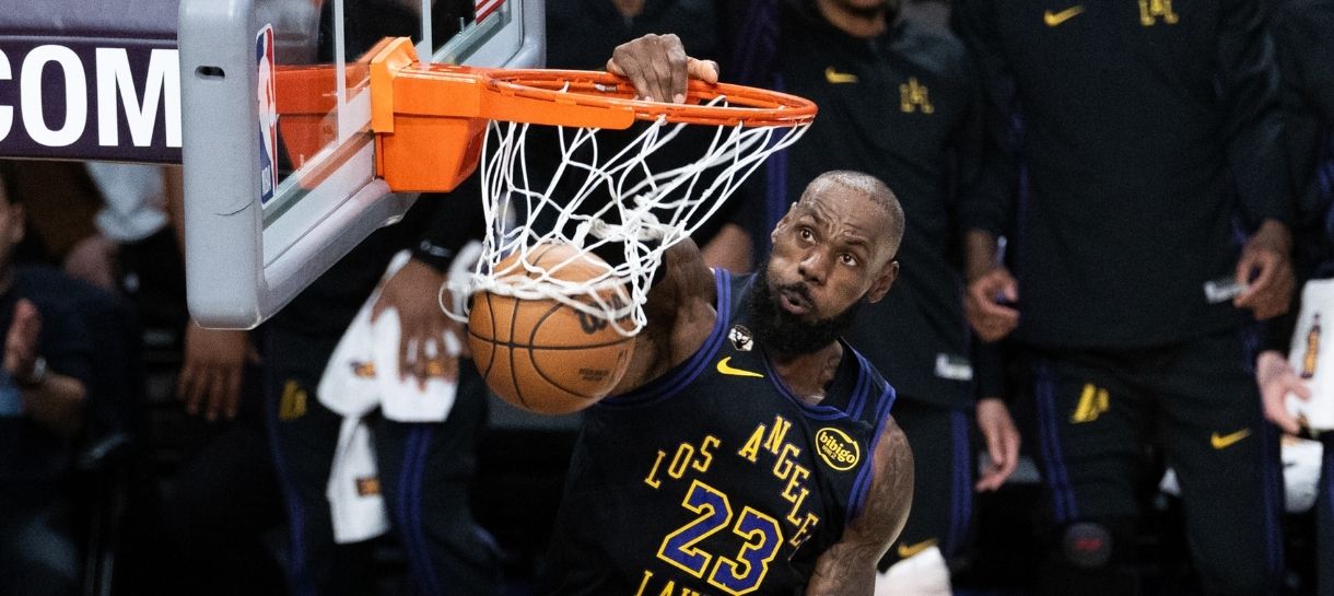 LeBron dá show, e Lakers atropela o Hawks