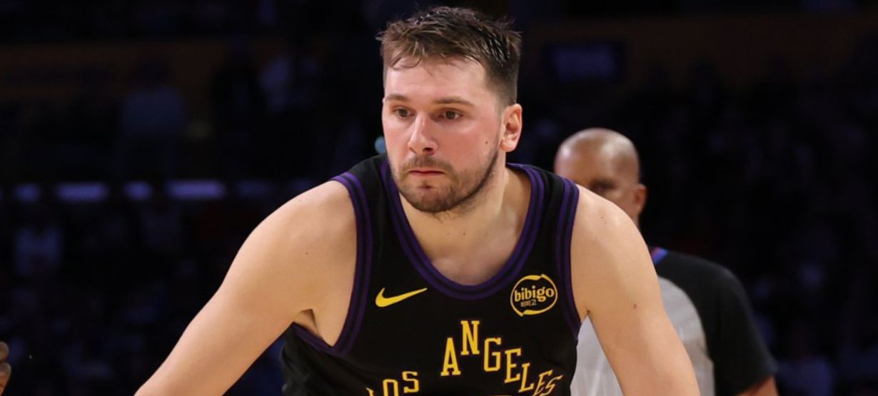 Lakers atropela Wizards com triplo-duplo de Doncic no 1º tempo