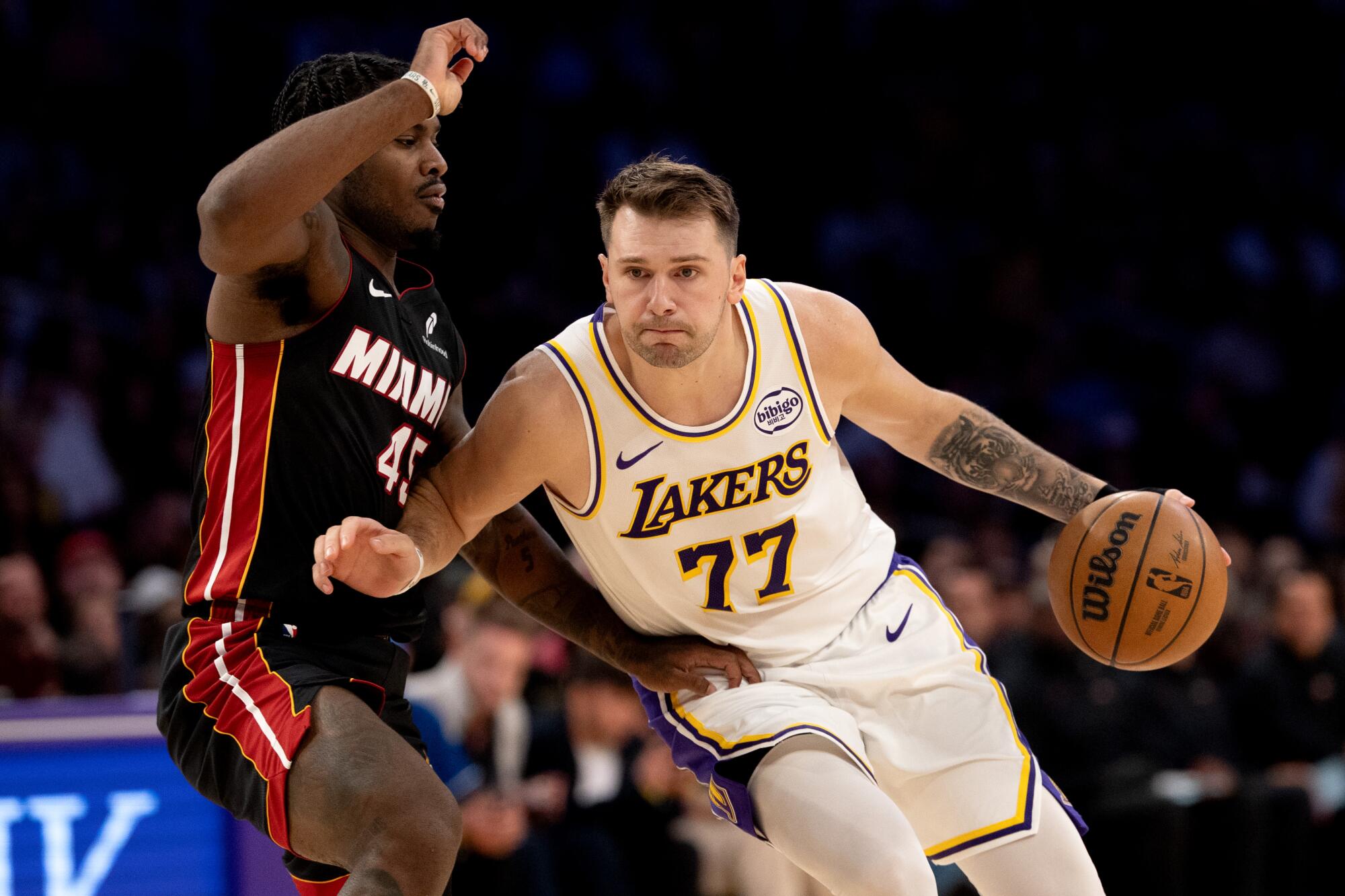 Lakers vai a Miami em busca da oitava vitória seguida contra o forte Heat