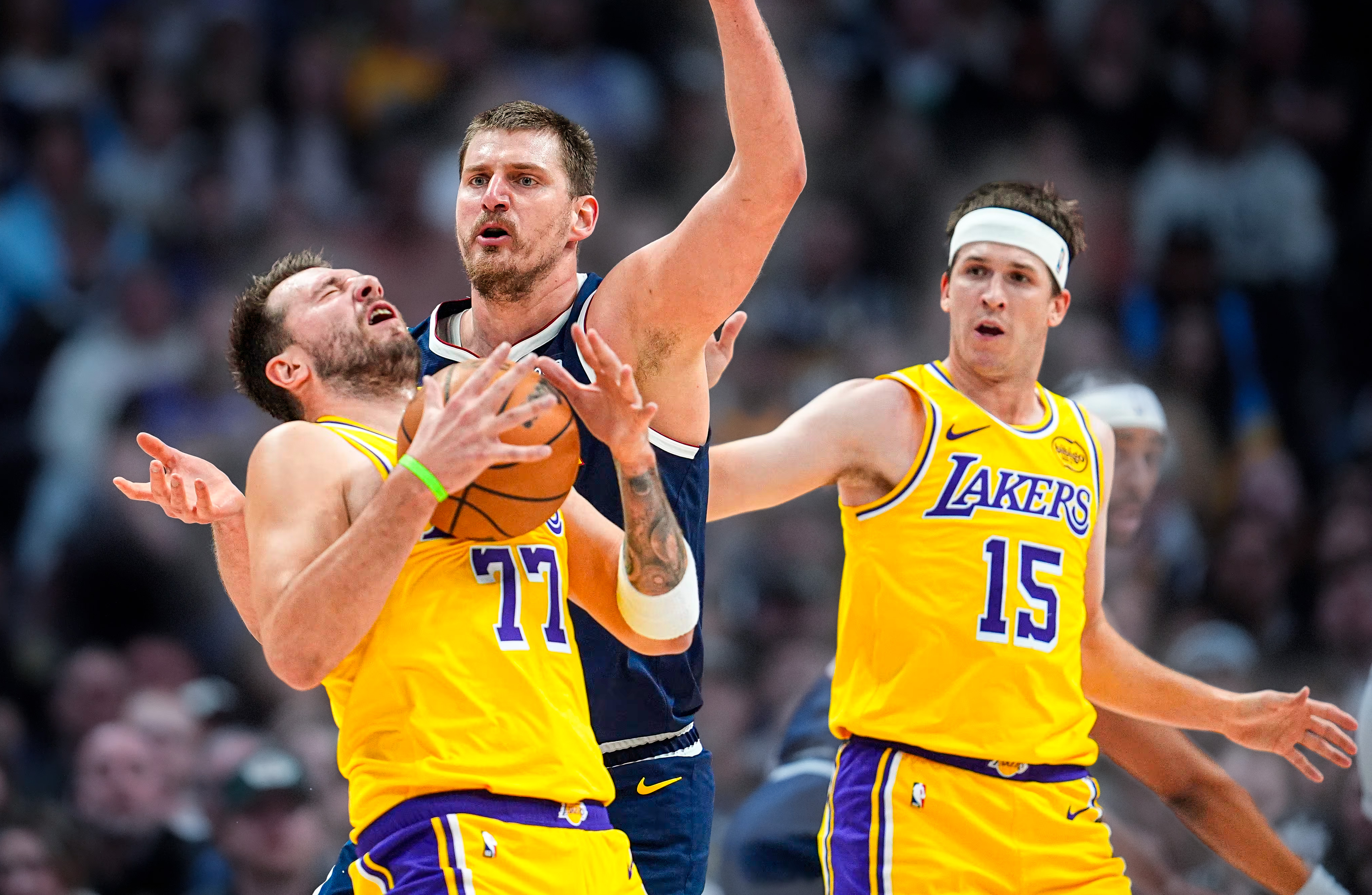 Lakers perde para Nuggets e segue sem vencer times de elite do Oeste