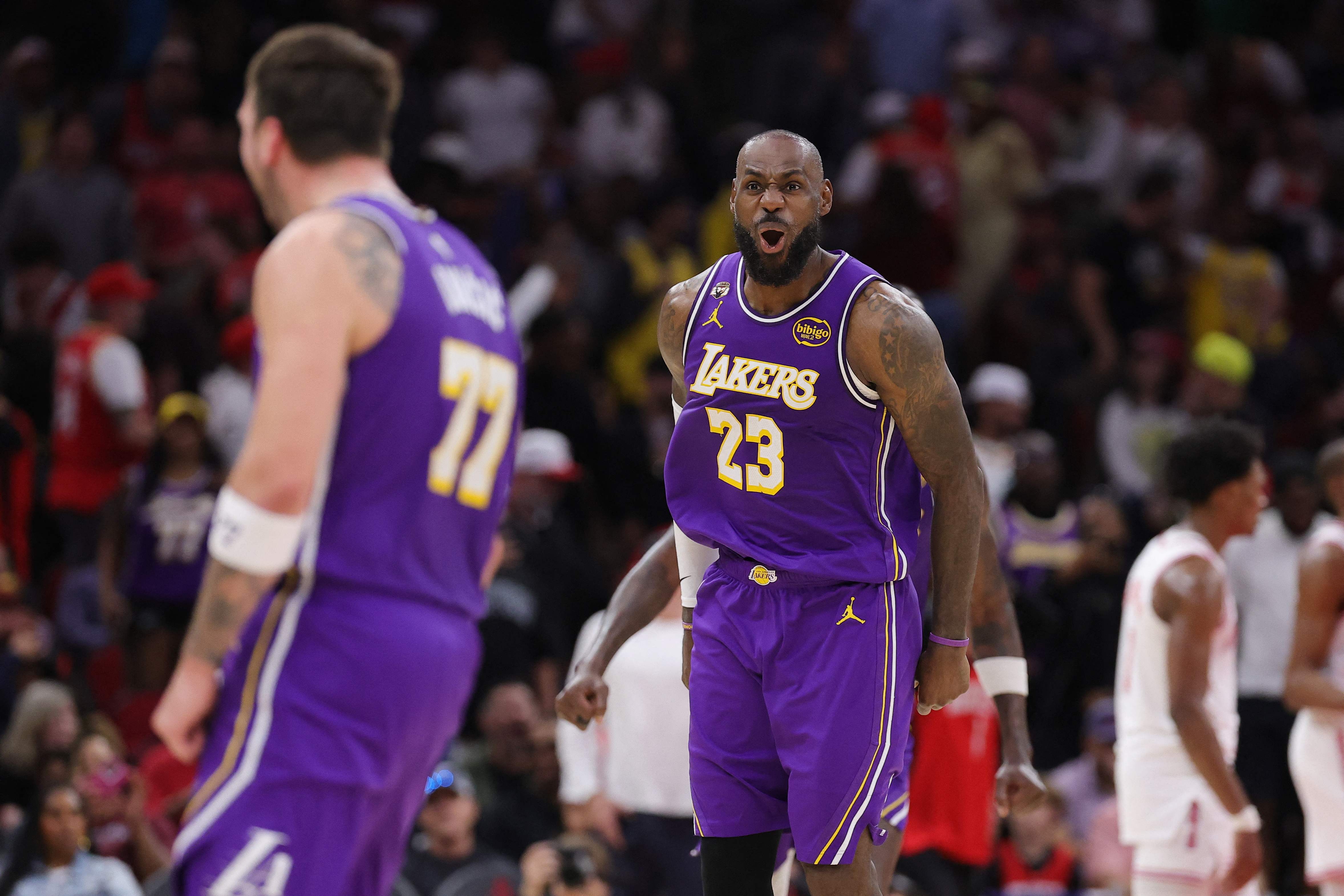 Luka Doncic e LeBron James decidem, e Lakers vence Houston novamente