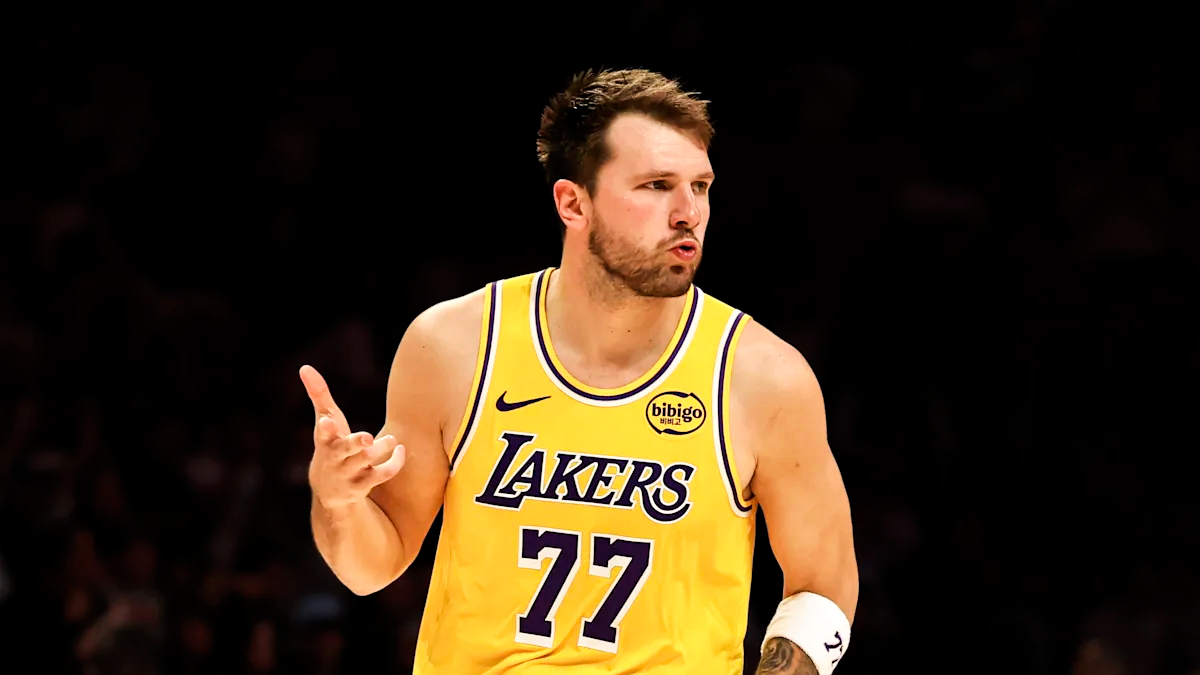 Espetáculo! Doncic marca 60 pontos, Lakers vence o Heat e chega a oito vitórias seguidas