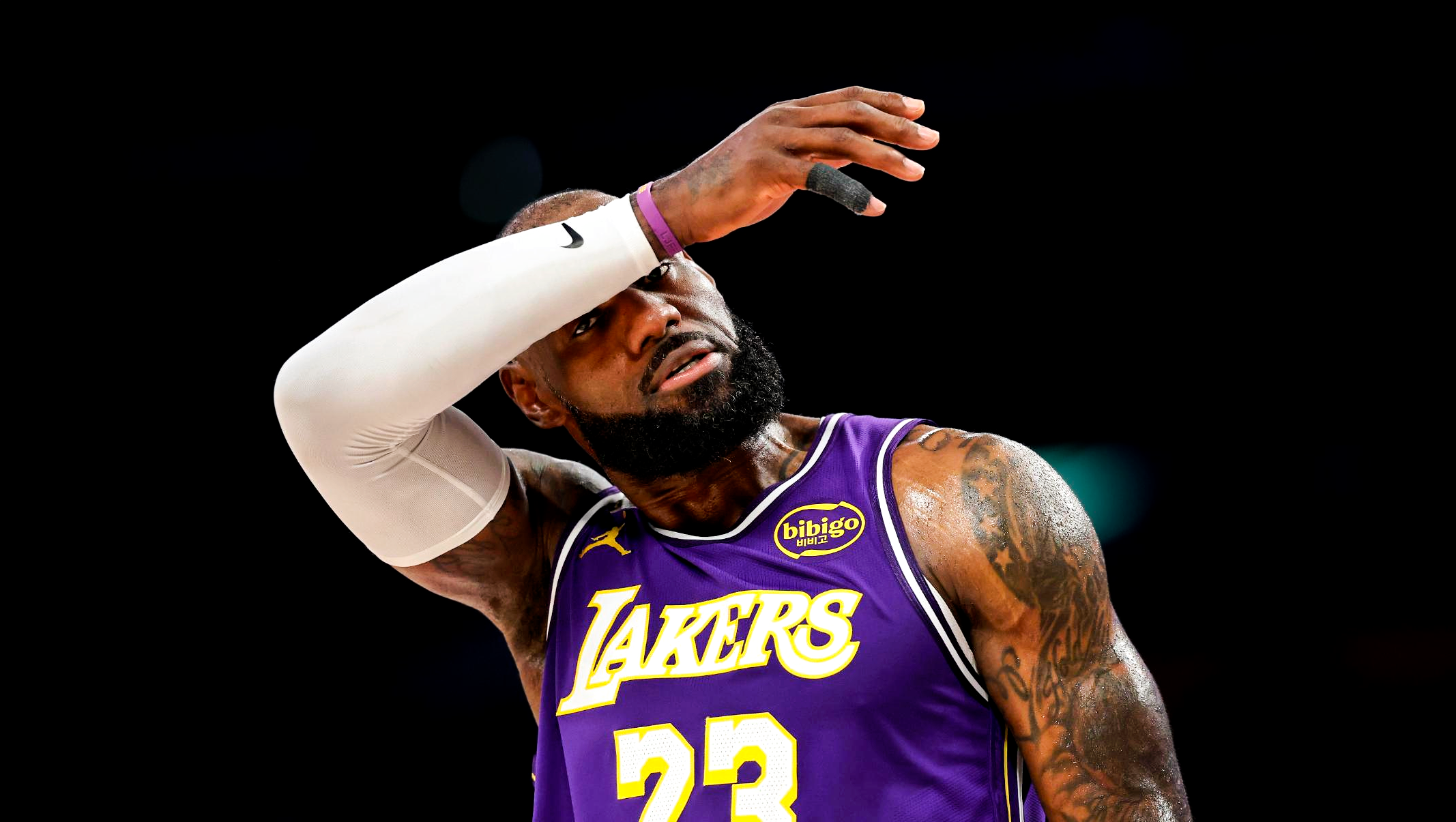 Lakers desperdiça chance de fechar série e deixa Rockets forçar Jogo 6