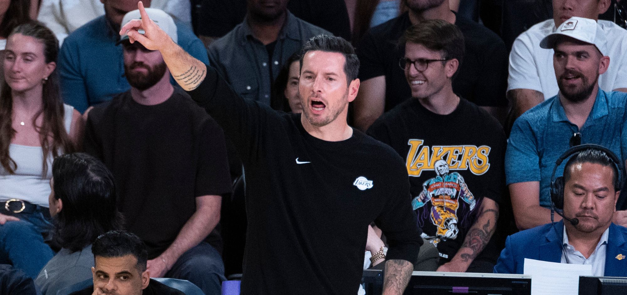 JJ Redick revela nova prioridade do Lakers após lesões de Doncic e Reaves
