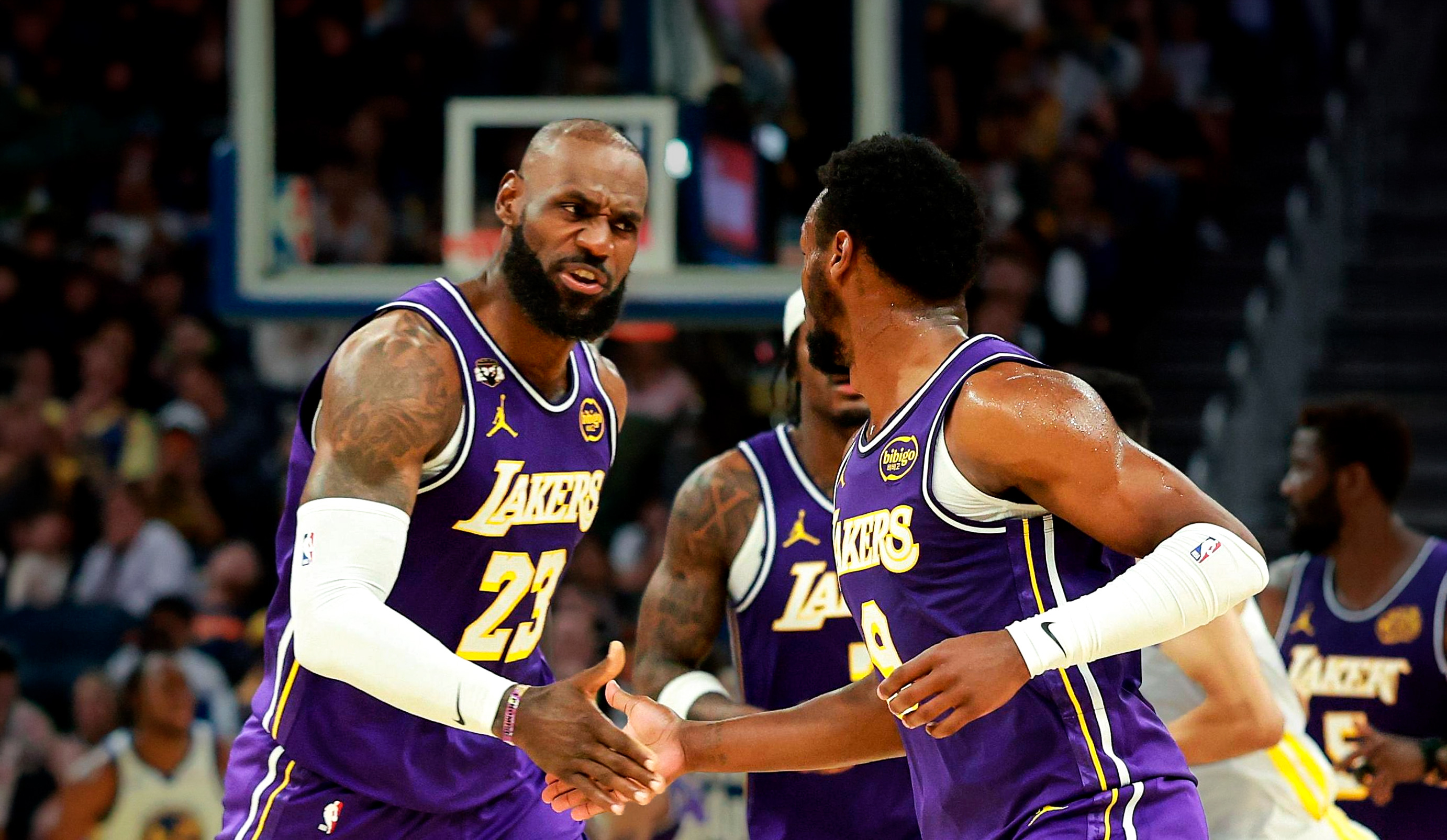 Lakers vence o Warriors com LeBron liderando e bom jogo de Bronny