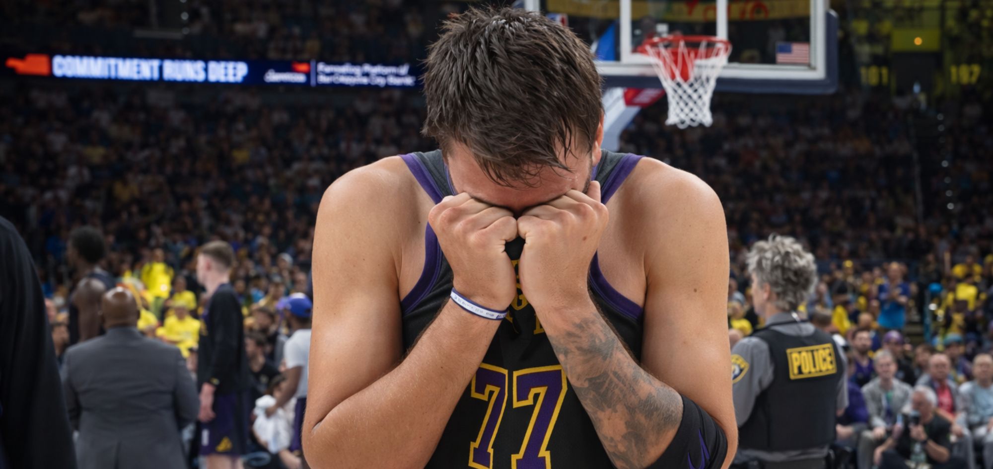 Lakers tem pior derrota da temporada, e Doncic sofre lesão preocupante