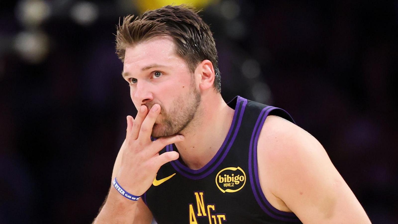 Lakers destroi Cavs e chega a 50 vitórias na temporada