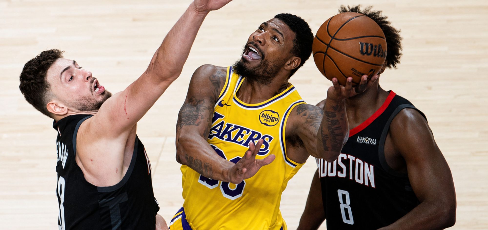 Lakers vence na prorrogação e abre 3 a 0 em cima do Rockets