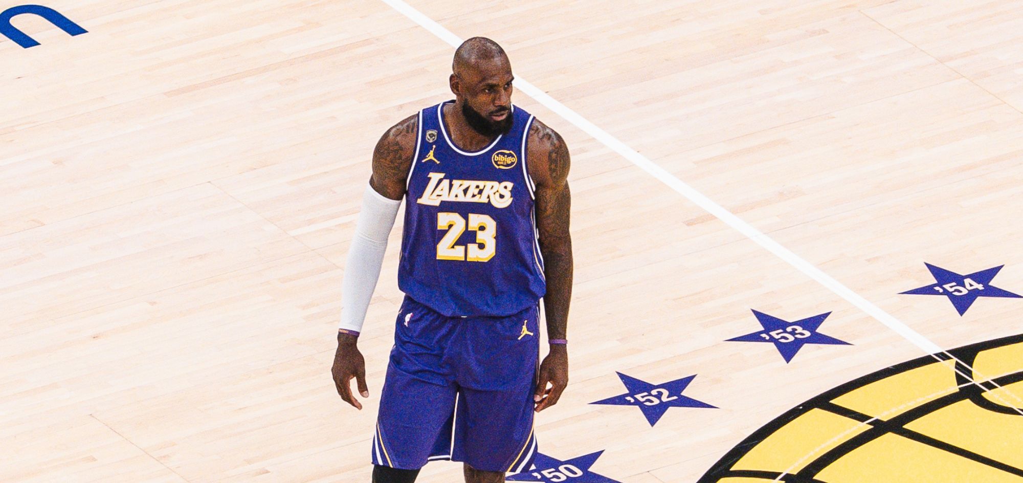 LeBron James aumenta rumores de saída do Lakers com pista discreta