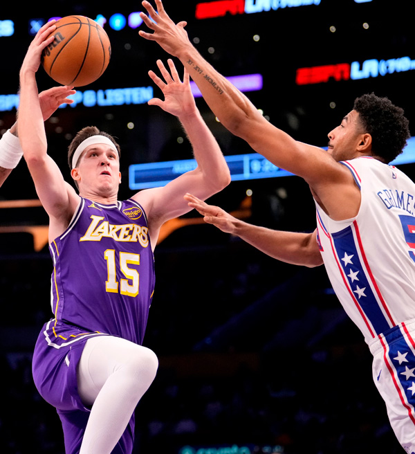 Lakers sobrevive a 22 turnovers, domina os rebotes e vence o Sixers por 119-115 em noite de reação