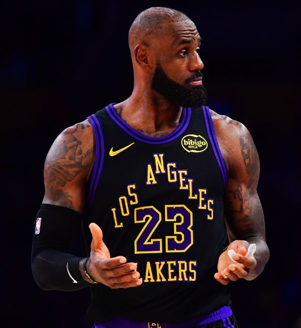 No aniversário de LeBron James, Lakers sofre vexame em derrota para Pistons