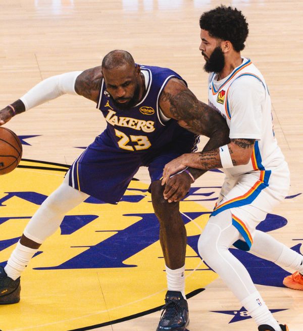 Lakers sofre derrota inacreditável no clutch time após jogo acirrado