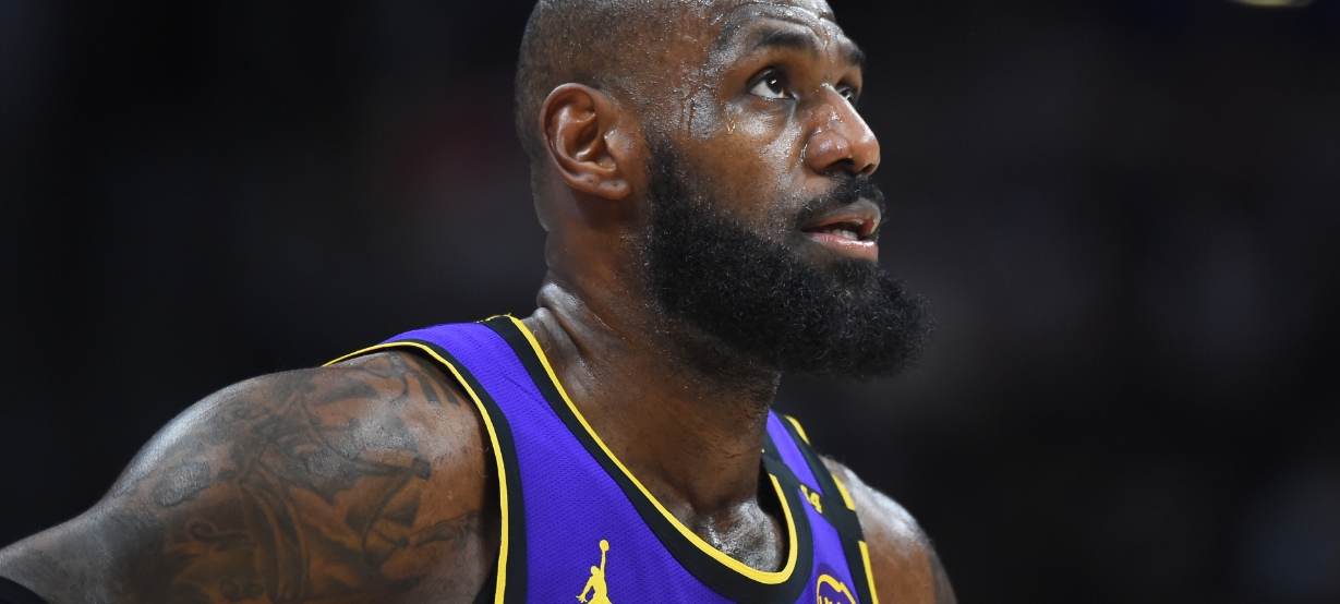 Quanto tempo LeBron James vai desfalcar o Lakers?