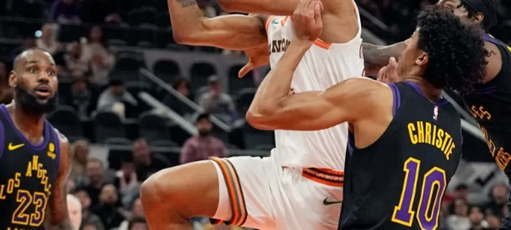 Desfalcado, Lakers não encontra respostas para o fraco time do Spurs