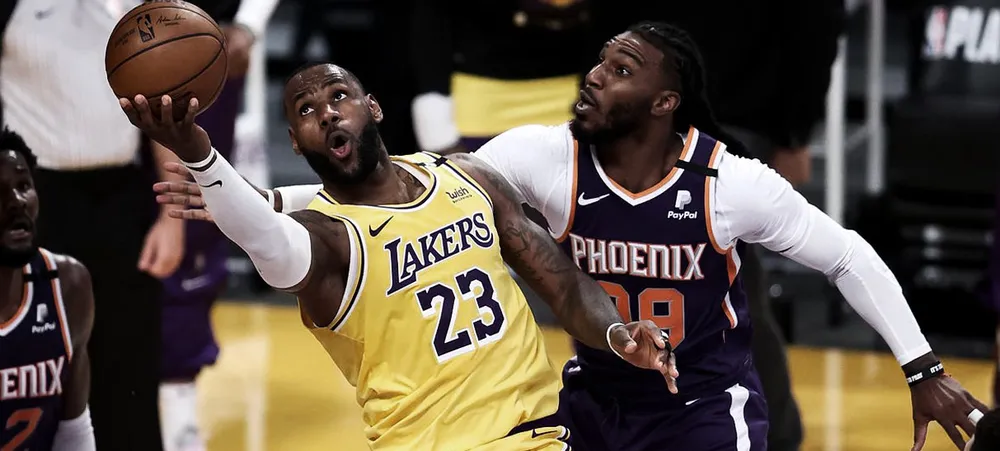 NBA: Em jogo que aconteceu de tudo, Lakers vence Suns e lidera a série