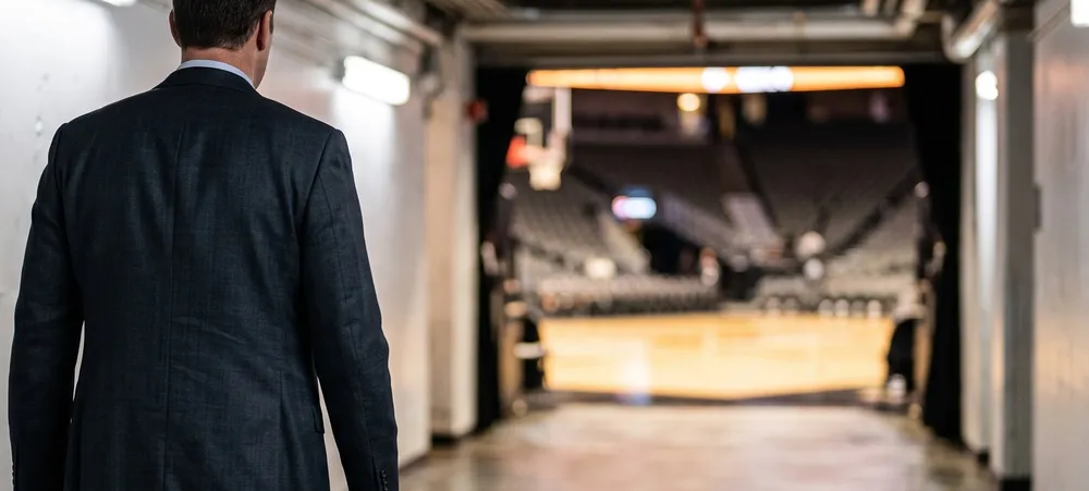 O Lakers mudou de dono e o homem do dinheiro saiu
