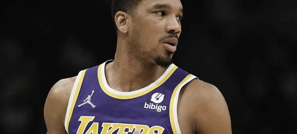 NBA: Lakers garante contrato de dois jogadores para o resto da temporada