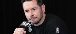 Lakers ganha reforço e terá novo time titular hoje contra o Kings