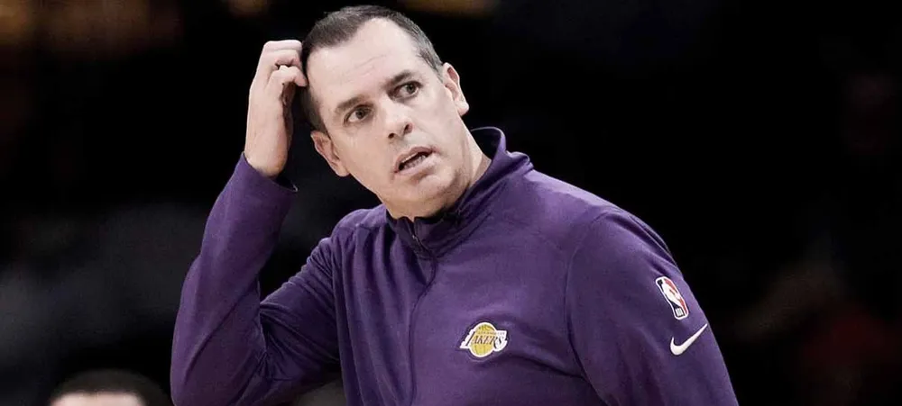 NBA: Frank Vogel testa positivo e Lakers vai ter técnico interino