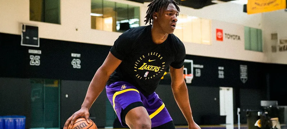 Lakers revela status de Adou Thiero para training camp da NBA