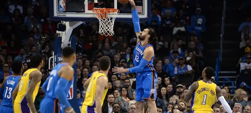 Thunder domina Lakers em noite de contusões