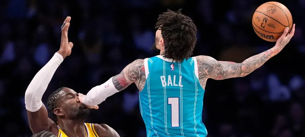 Em crise, Lakers dá vexame contra o Hornets dentro de casa