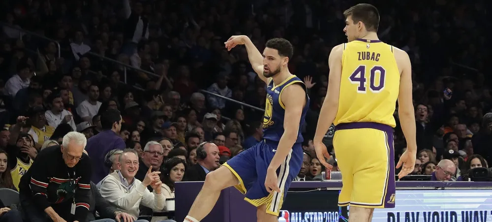 Lakers cai para o Warriors em noite inspirada de Klay Thompson