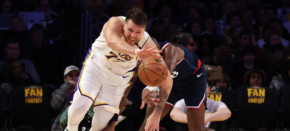Com show de turnovers, Lakers passa sufoco de novo para vencer Clippers