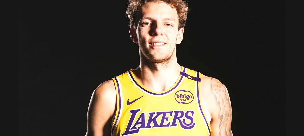 Lakers traz de volta pivô para completar seu elenco
