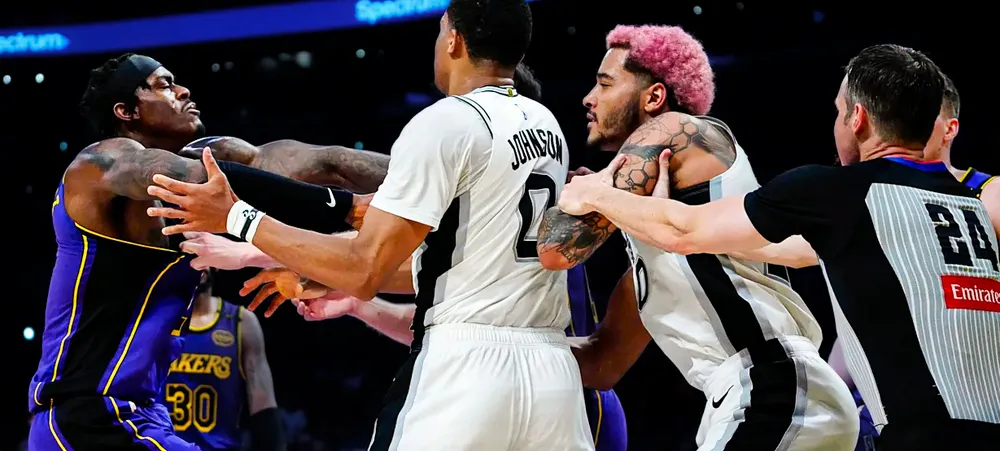 Lakers e Spurs terminam jogo quase com briga em quadra