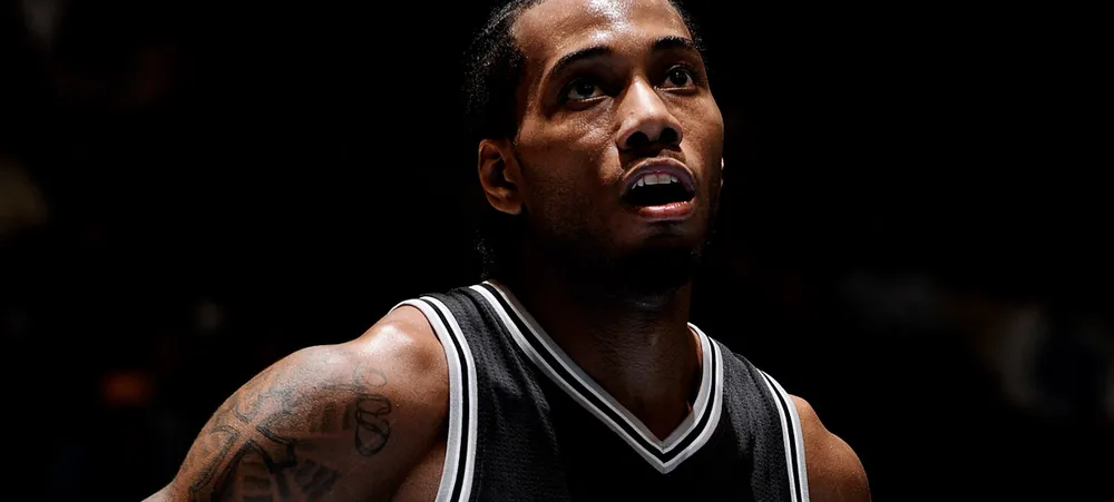 Lakers e Spurs conversam por Kawhi