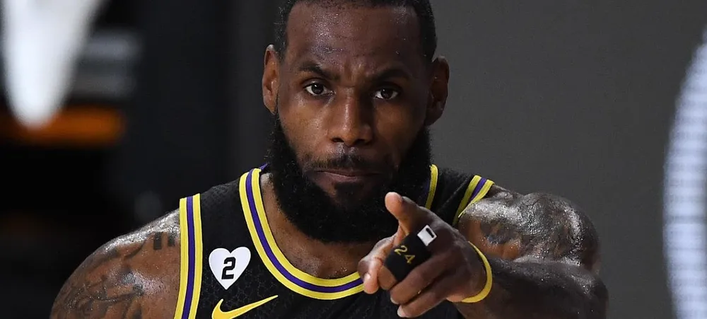 Lakers melhora ataque e empata série contra o Rockets