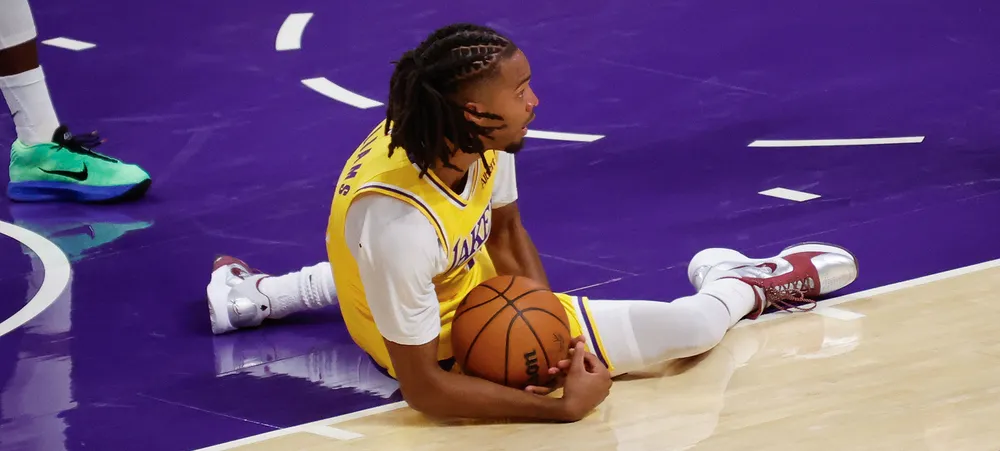 O titular silencioso que segura a defesa do Lakers