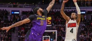 Lakers evita vexame, mas é derrotado pelo Houston Rockets