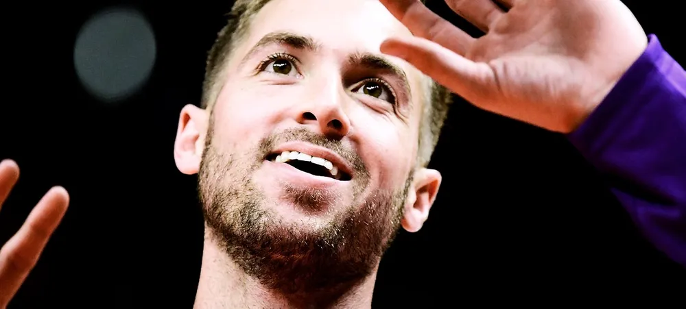 Lakers decide manter Travis Wear até o final da temporada