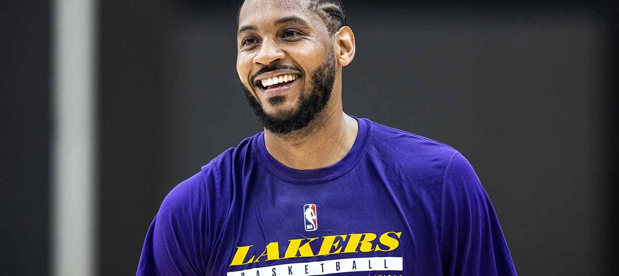 NBA: Carmelo Anthony treina com uniforme do Lakers e manda mensagem pra torcida