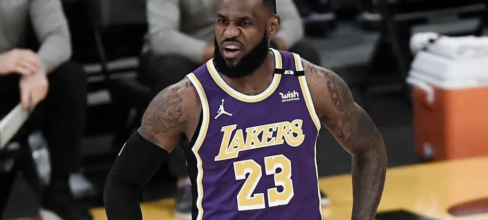 NBA: LeBron James vibra com enterrada de jogador do Warriors na Summer League