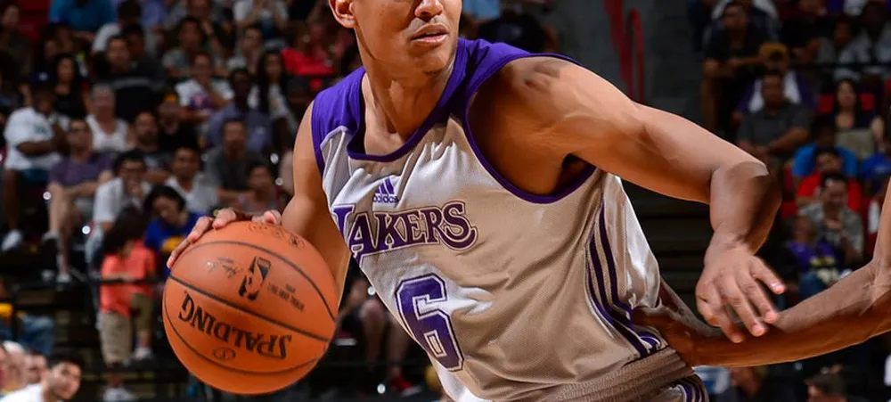 Russell e Clarkson mostram seus talentos na estréia da Summer