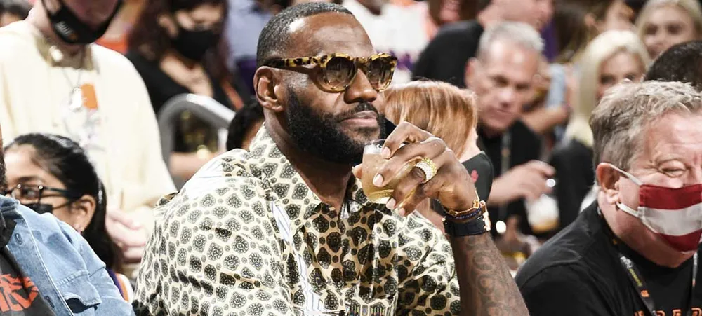 NBA: Porque LeBron James entrou com uma garrafa de tequila no jogo entre Suns e Bucks