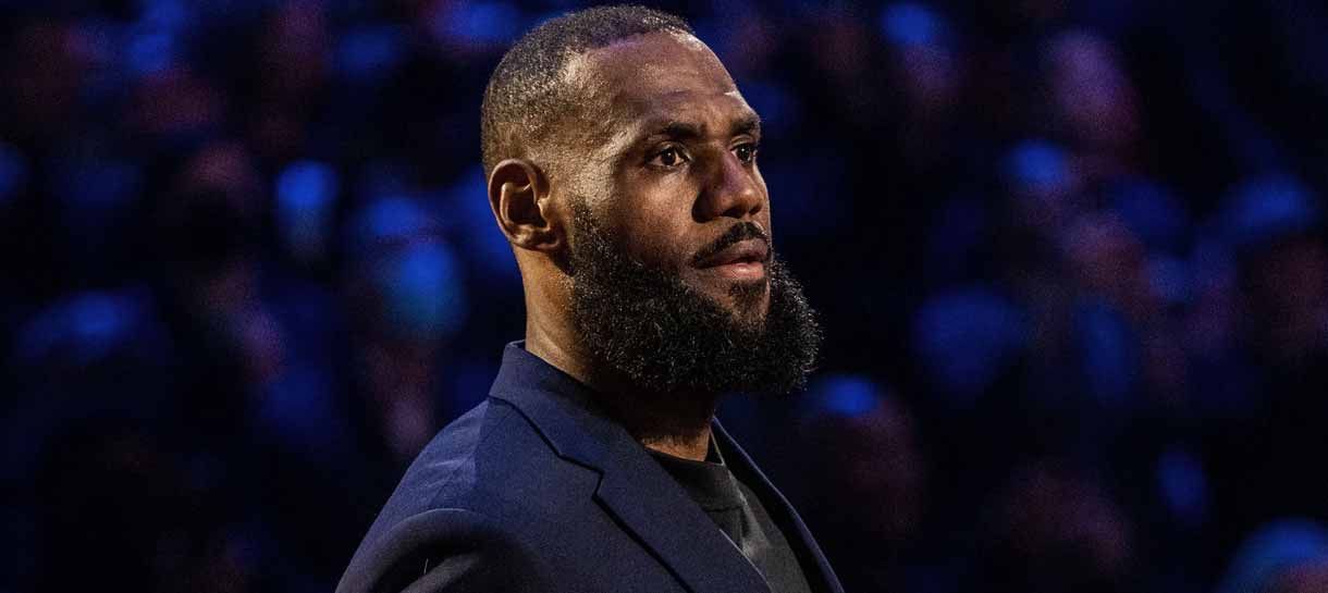 LeBron James está pressionando o Lakers para contratar Kyrie Irving?