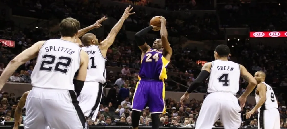 Em clima pesado, Lakers enfrenta Spurs fora