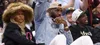 LeBron James gera especulações ao assistir jogo do Cavs e ser ovacionado por sua torcida