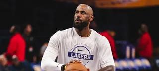 LeBron James anuncia prazo para definir futuro no Lakers