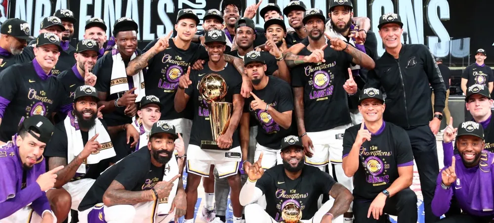 Parte do elenco do título do Lakers na bolha se reúne e critica a diretoria