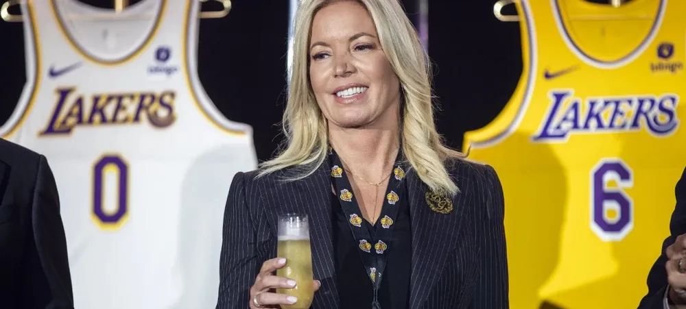 NBA: Jeanie Buss revela plano de aposentadoria da camisa de LeBron James no Lakers